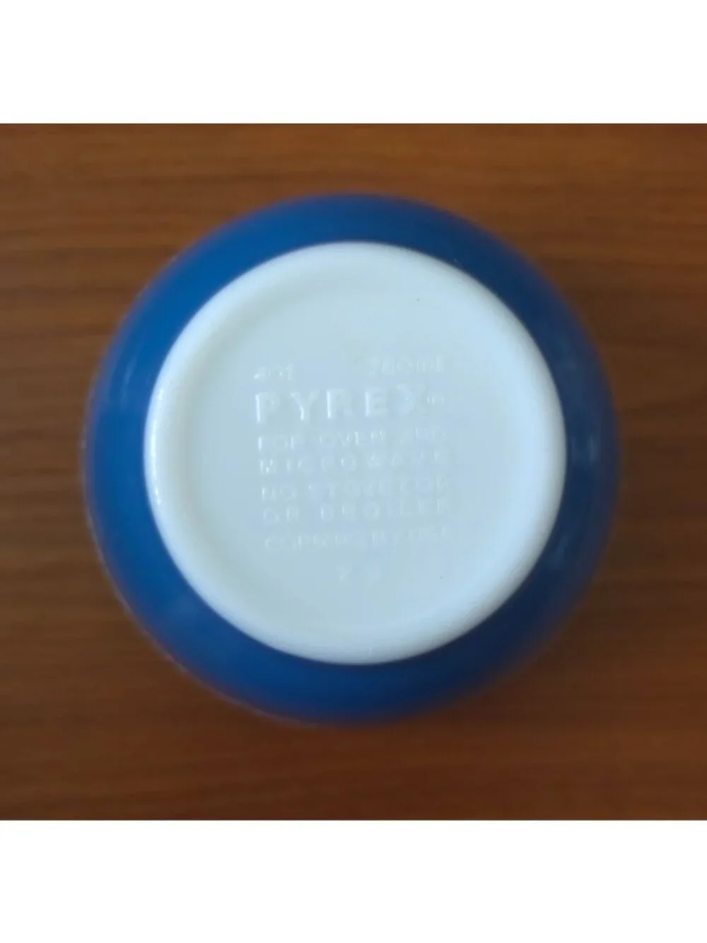 Pyrex vintage blue